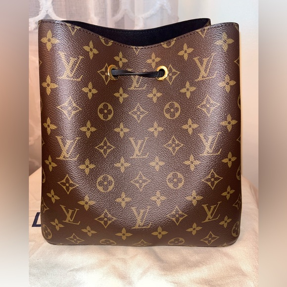 Louis Vuitton NeoNoe MM - Picture 4 of 17